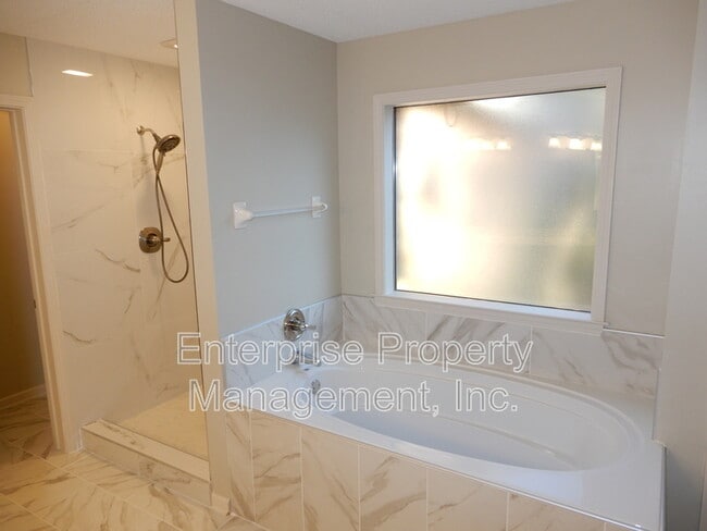 Building Photo - 4525 Hickory Creek Dr