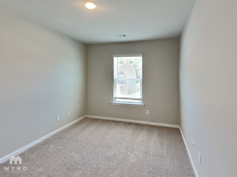 Building Photo - 12 Cardinal Ct