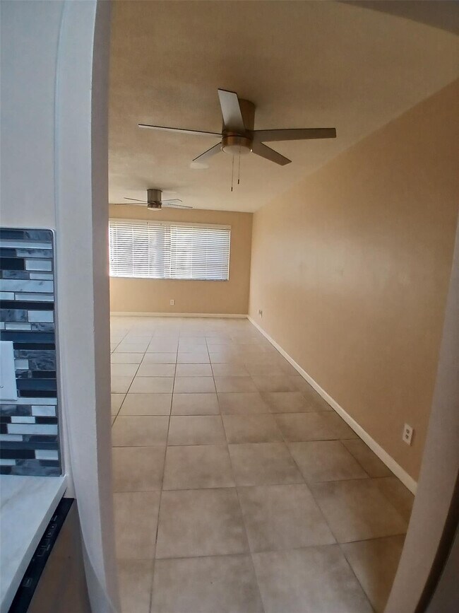 Building Photo - 4800 Hollywood Blvd