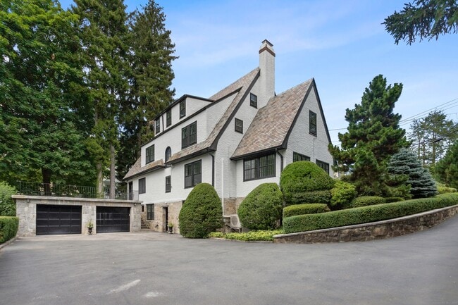 Building Photo - 106 Patterson Ave