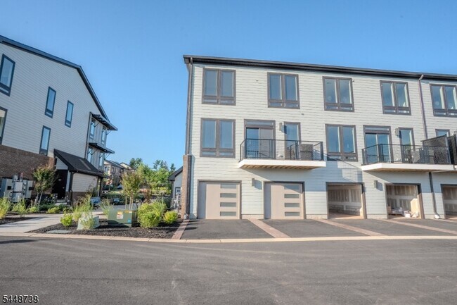 Building Photo - 112 Village Dr