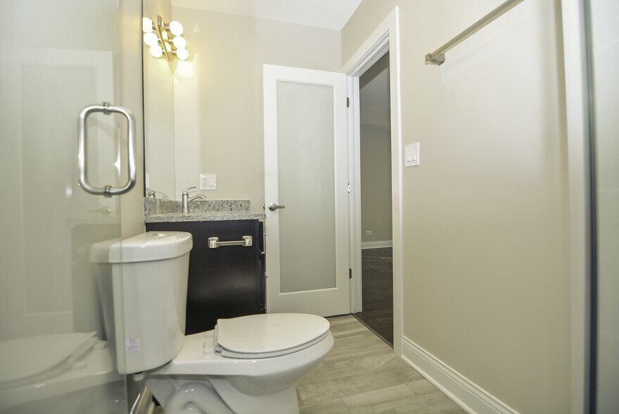 Building Photo - 2230 N Sawyer Ave