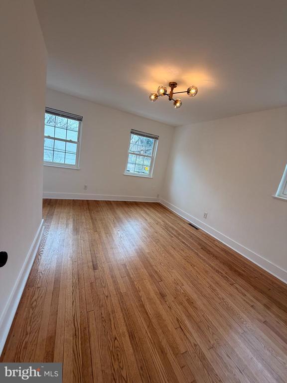 Building Photo - 1300 Dexter Terrace SE