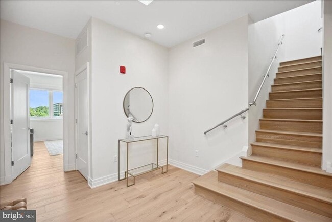 Building Photo - 923 V St NW