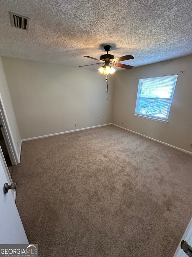 Building Photo - 205 Woodlawn Dr