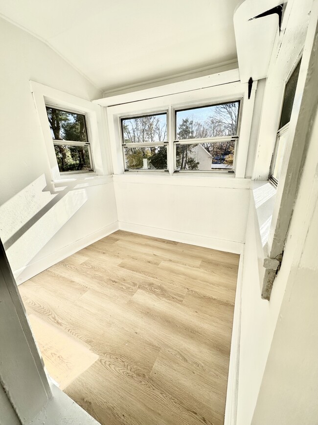 Building Photo - 23 Beecher Pl