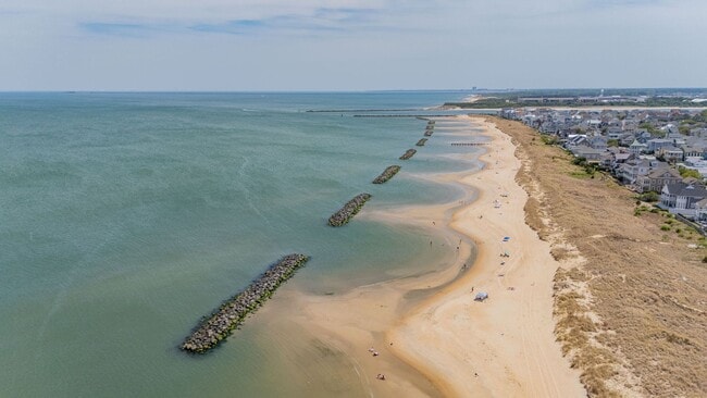 Building Photo - A MUST SEE!! 2-Bedroom Townhome In The Tern! Attached Garage - 400 Yards From Beaches - Dog Frien...