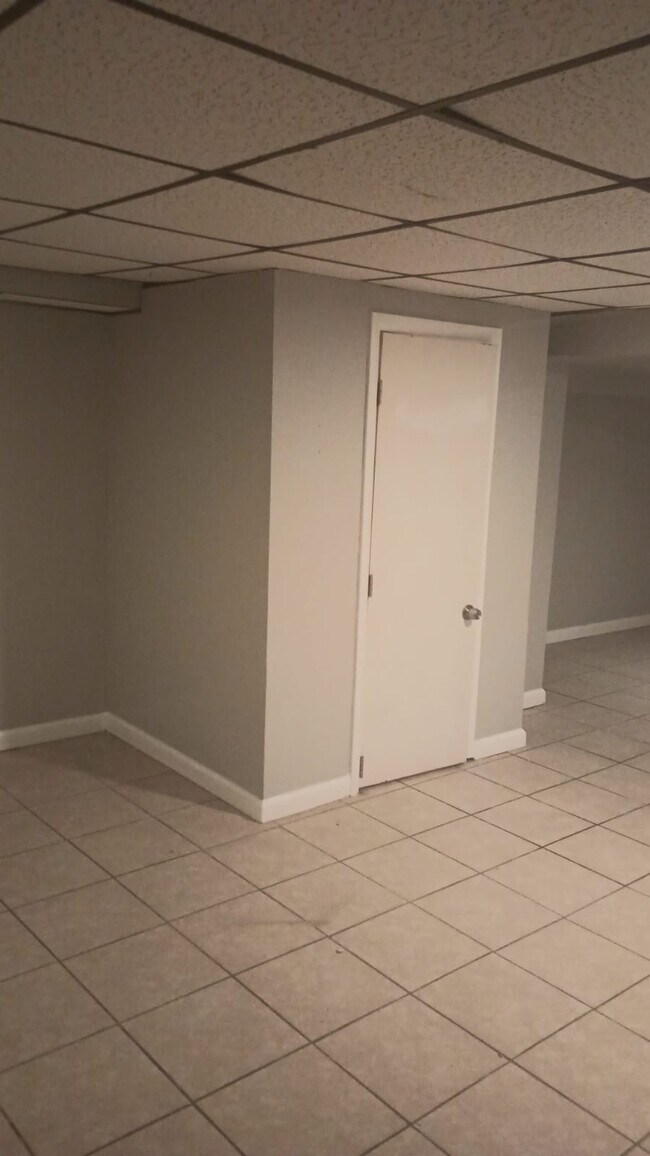 Building Photo - 504 Roundview Rd