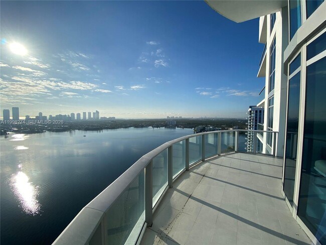 Building Photo - 17301 Biscayne Blvd