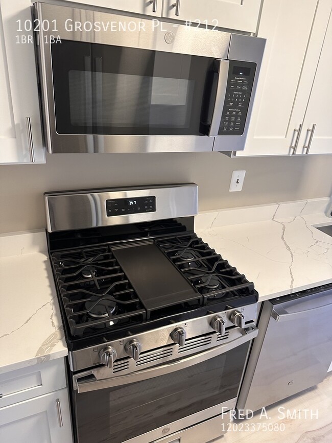 Building Photo - Newly renovated North Bethesda one bedroom...