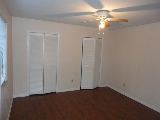 Building Photo - 2bedroom/2 bath condo in Rockwood Villas.