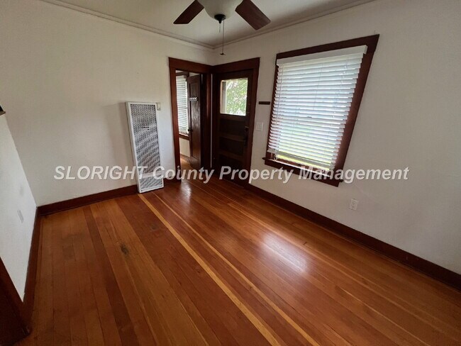 Building Photo - AVAILABLE APRIL- Charming 1 Bedroom/ 1 Bath