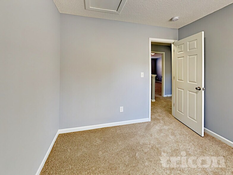 Building Photo - 6301 Dumont Ln