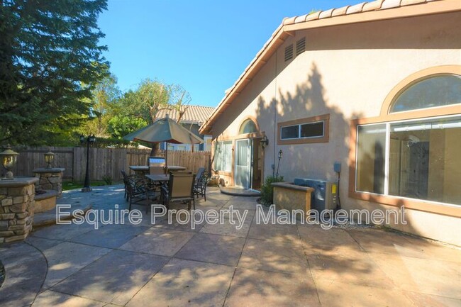 Building Photo - 4936 Ladera Vista Dr