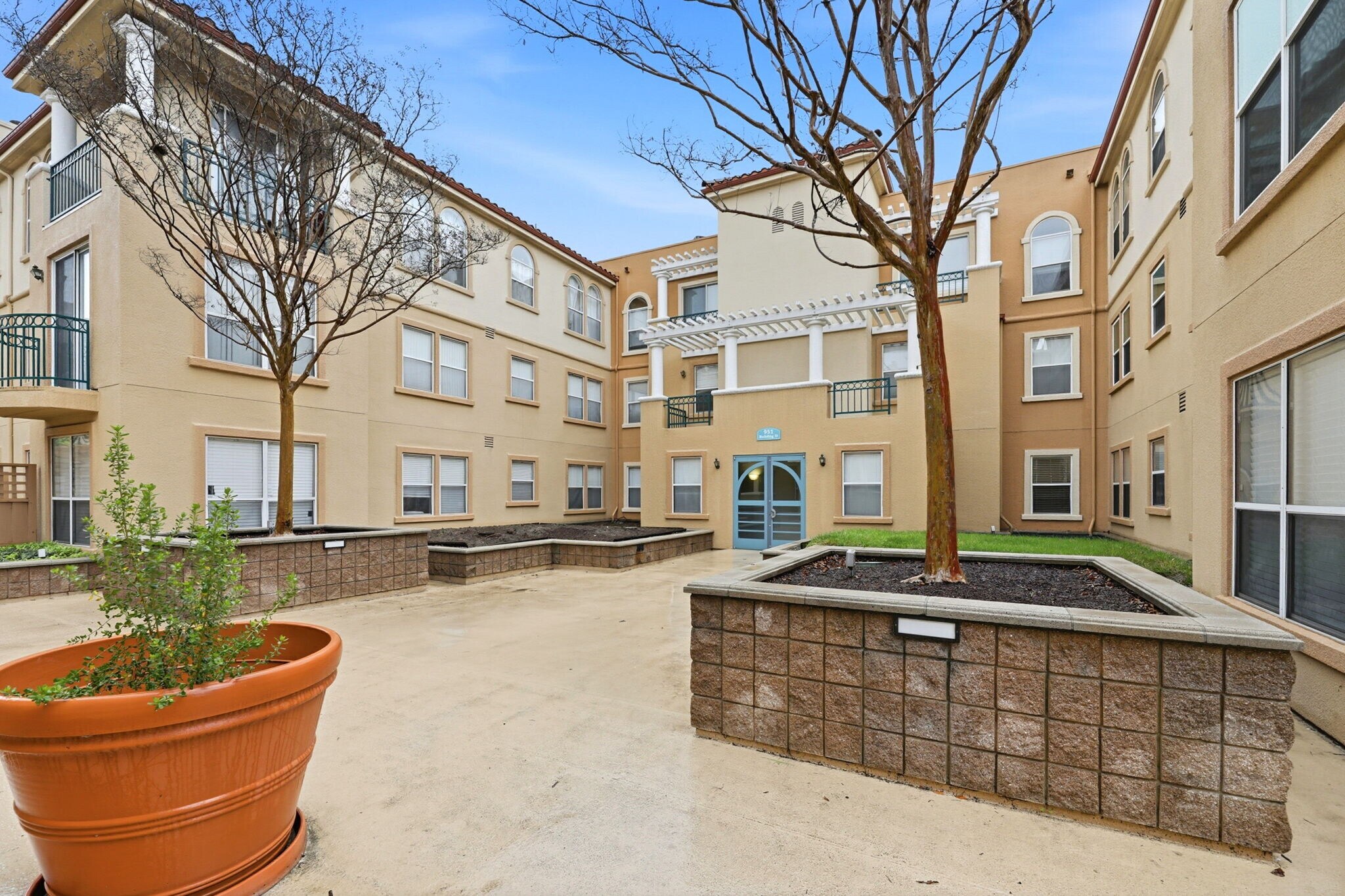 Building Photo - 951 S 12th St