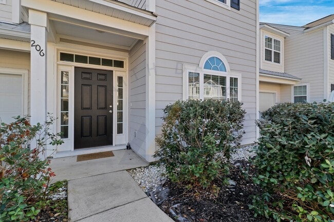 Building Photo - 206 Plumgrass Way