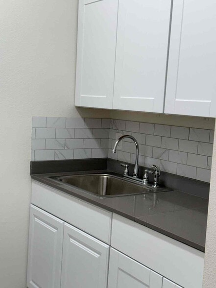 Building Photo - 4247 Gumbo Limbo Dr