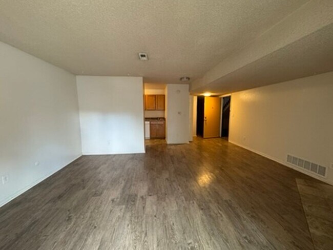 Building Photo - 995 Holli Springs Ln