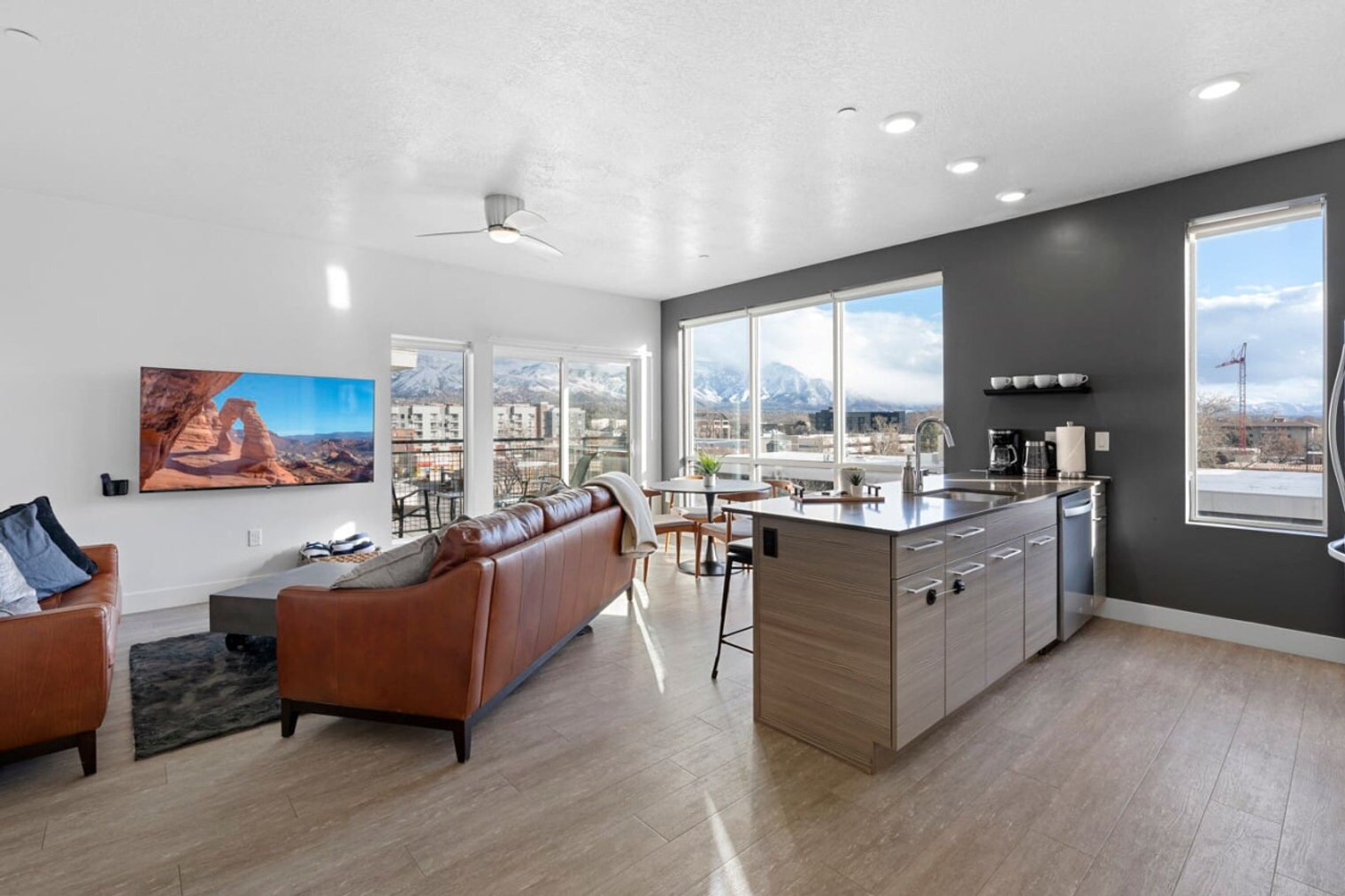 Building Photo - 380 S 400 E