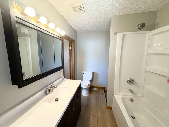 Building Photo - Stunning 3-Bedroom Home with Everything You’ve Been Looking For!