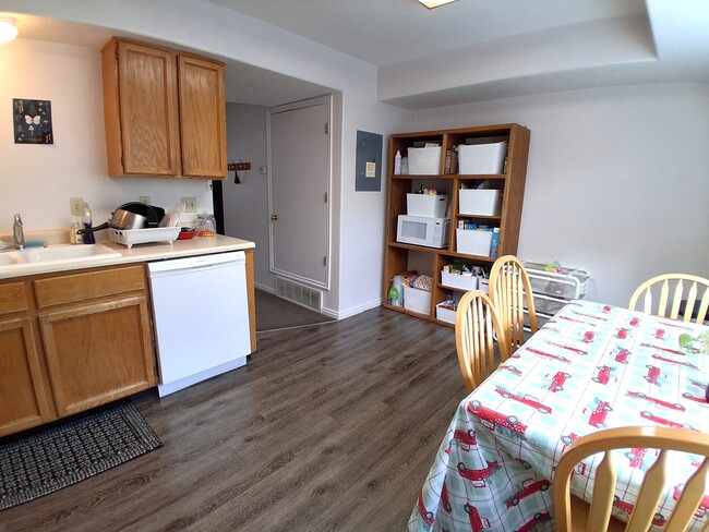 Building Photo - 588 N 500 E