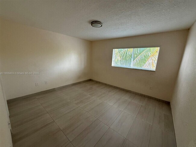 Building Photo - 2740 W 76th St