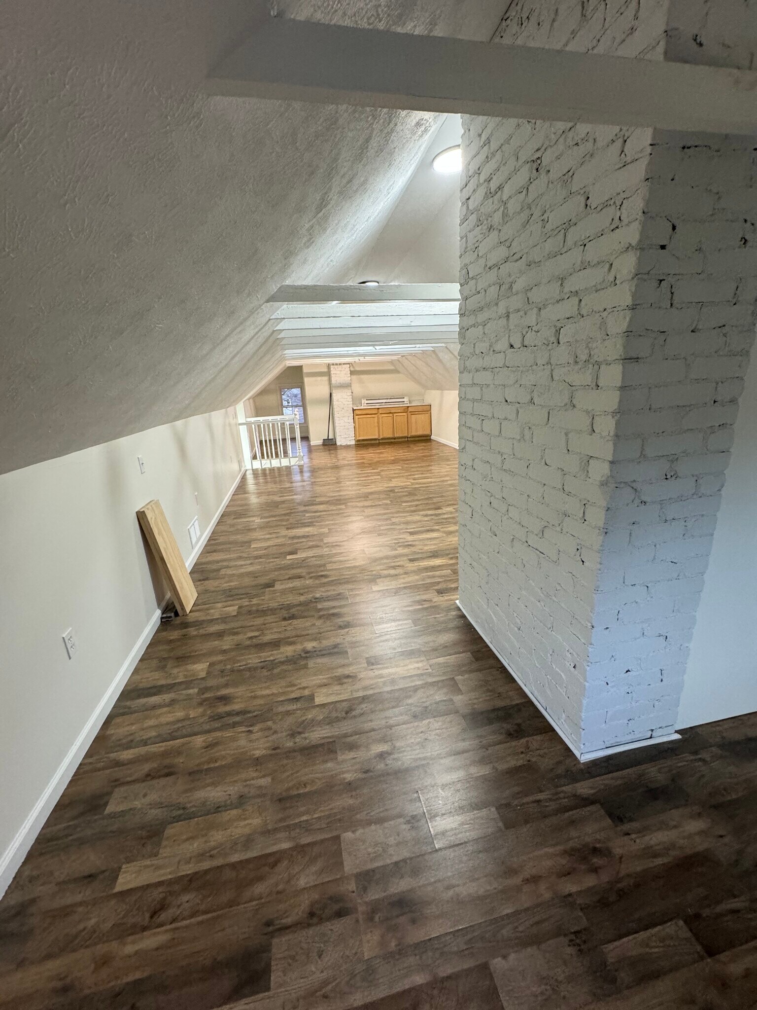Building Photo - 284 E Hudson St