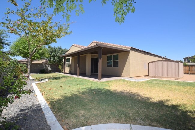 Building Photo - Impressive 4 bed 3 bath Circle Cross Home!