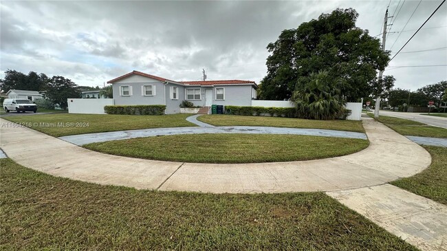 Building Photo - 8370 SW 27th Ln