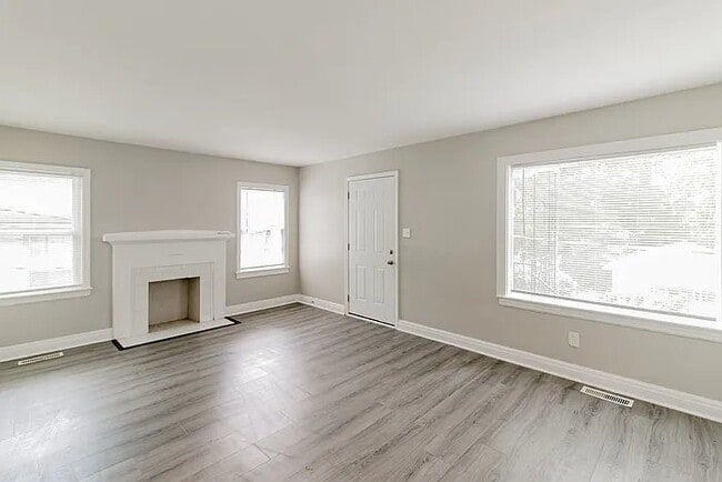 Building Photo - 608 12th Ave