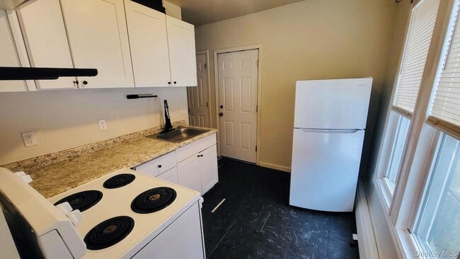 Building Photo - 122 Smith St