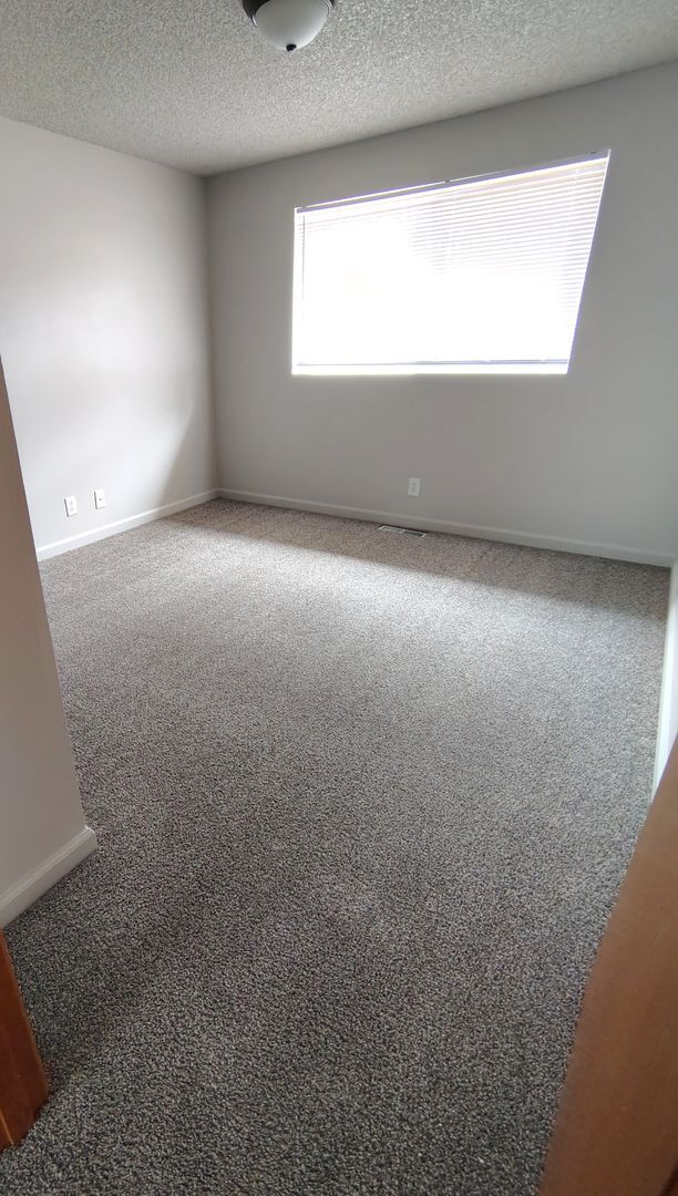 Building Photo - ******* FANTASTIC RAMBLER in friendly neig...