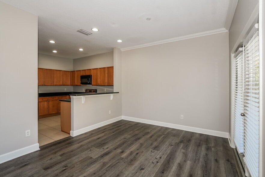 Building Photo - 6516 Quiet Pool Ct