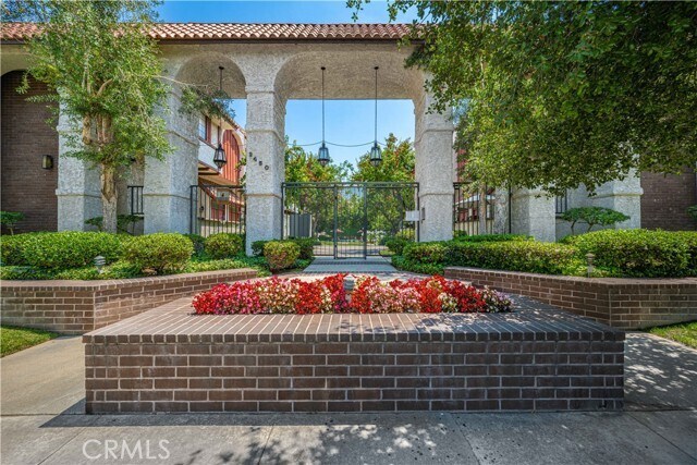 Building Photo - 2450 E Del Mar Blvd