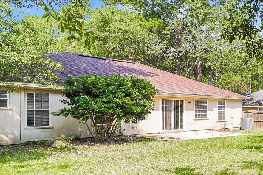 Building Photo - 1903 Suwannee River Dr