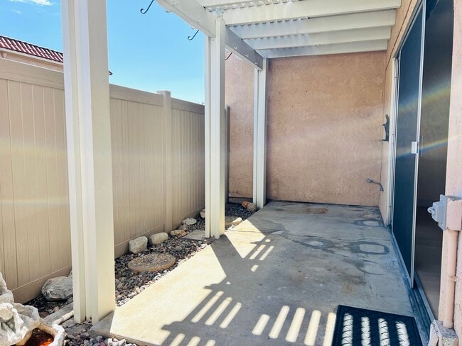 Building Photo - Beautiful 2 bedroom Condo