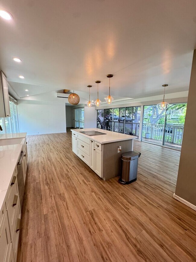 Building Photo - 3 BED, 2 BATH, 2 Parking with AC- Kalani Iki Estates