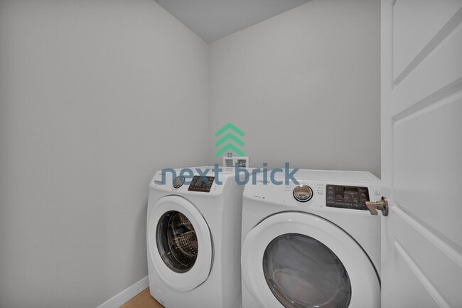 Building Photo - Spacious 3-Bed Townhouse Retreat in Bothell – 1928 Sq Ft of Comfortable Living!