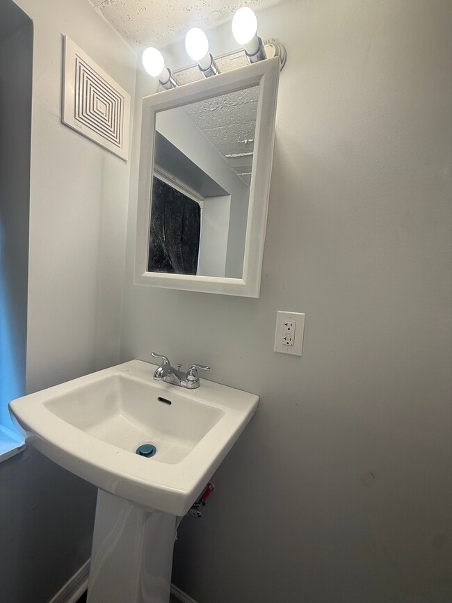 Building Photo - 1022 Byrd Ave