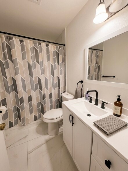 Building Photo - 949 Cinnamon Ct