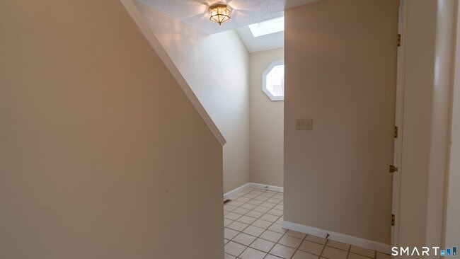 Building Photo - 147 Skyview Dr