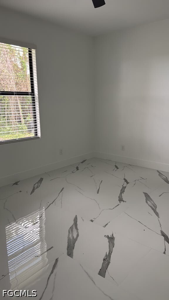Building Photo - 4789 Golfview Blvd