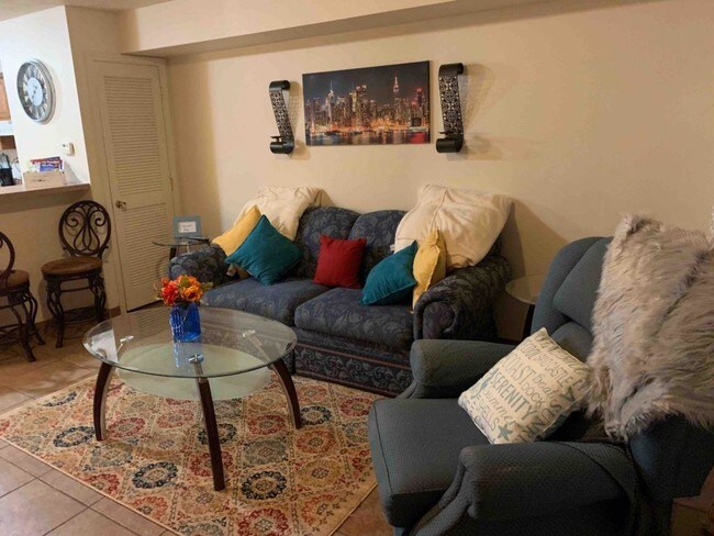 Building Photo - 405 E Mill #10