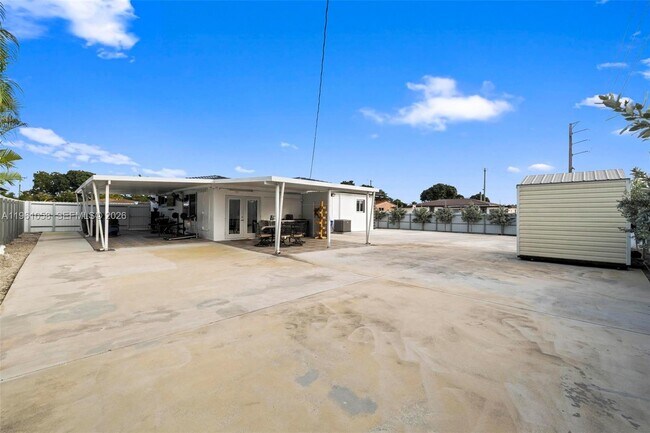 Building Photo - 8300 NW 35th Pl