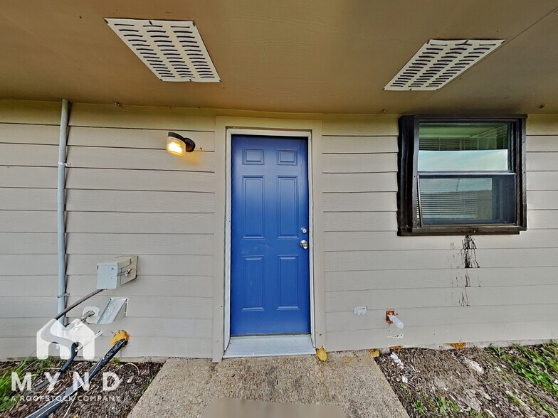 Building Photo - 1701 Cardinal Dr