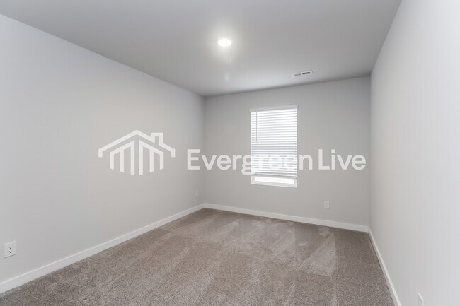 Building Photo - 2425 Appalachian Trl Dr