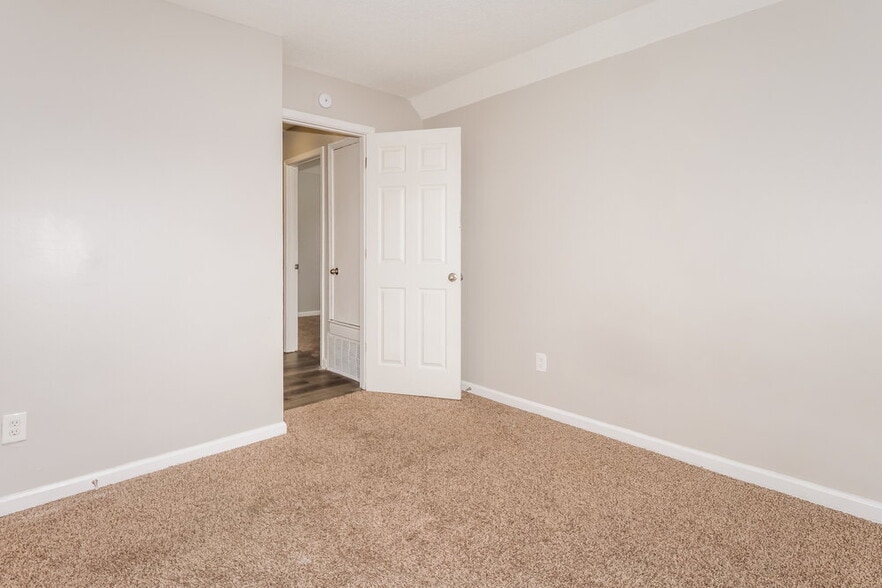 Building Photo - 8432 Creek Front Dr