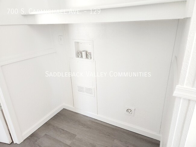 Building Photo - 700 S Carmichael Ave