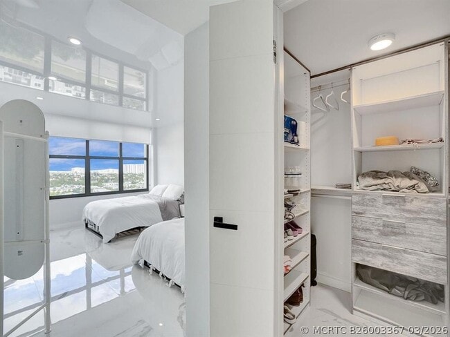 Building Photo - 2500 Parkview Dr