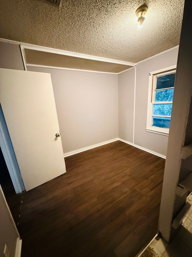 Building Photo - 3128 Club House Rd